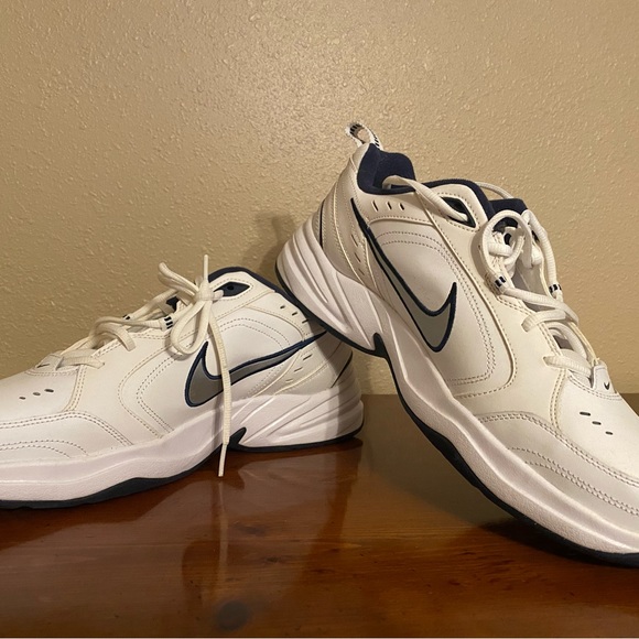 Men’s Nike Shoes- NWOT size 13 - Picture 2 of 6